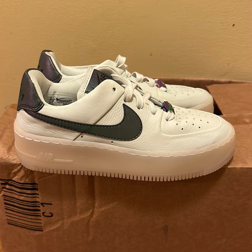 Nike Air Force 1 sage low lx